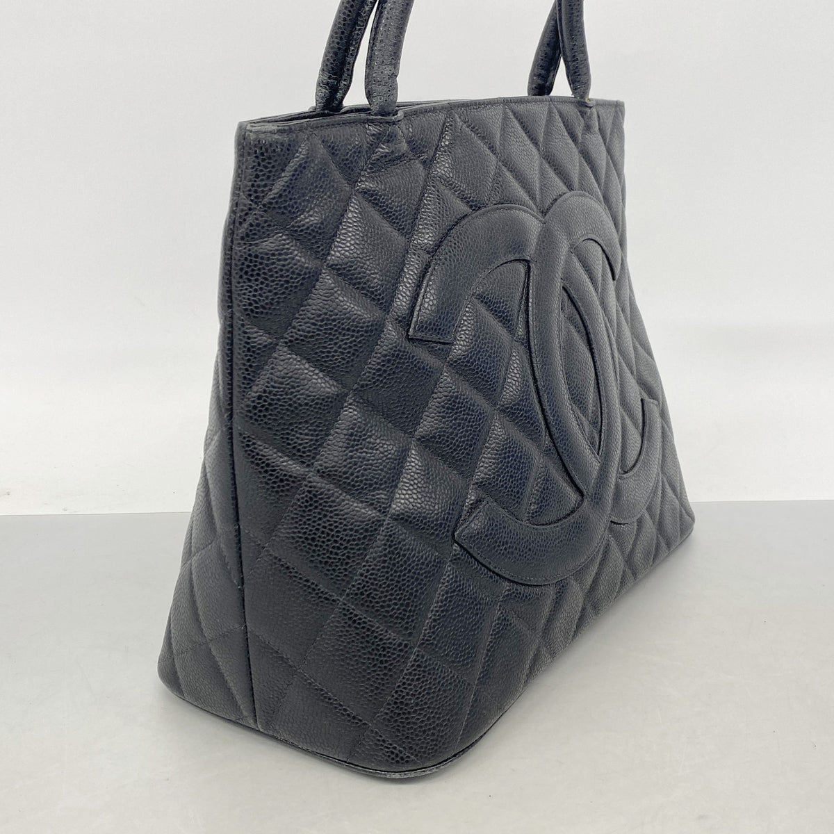 【6ia0644】シャネル トートバッグ 復刻トート キャビアスキン ブラック ゴールド金具【中古】レディース