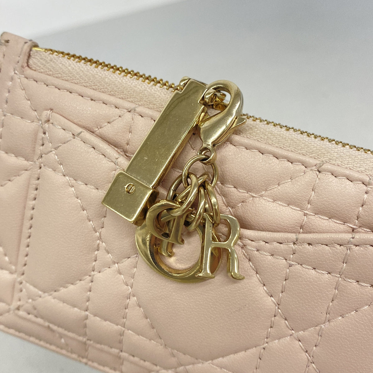 【6ia0653】クリスチャンディオール コインケース カナージュ レザー ピンク シャンパンゴールド金具【中古】レディース