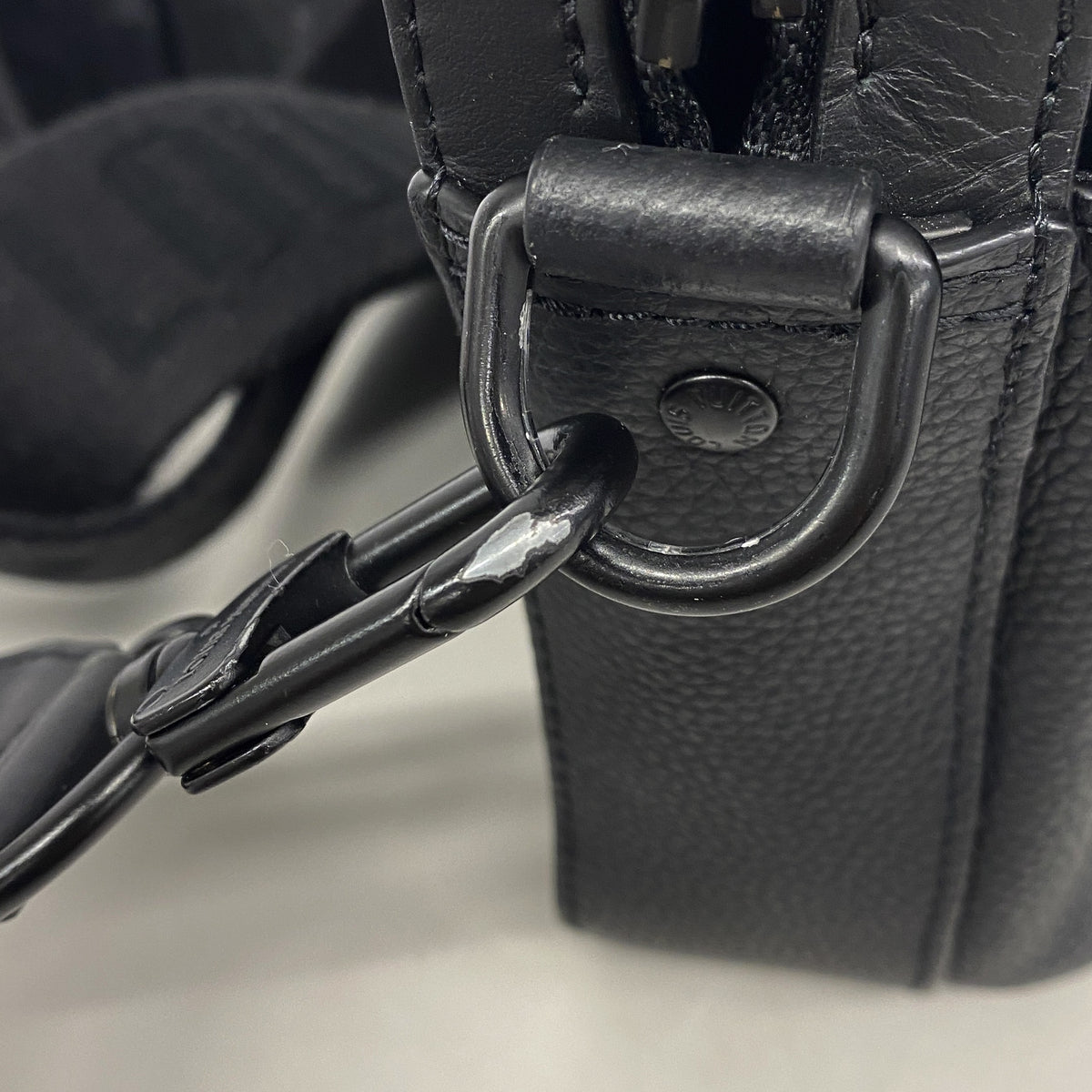 【6ia0664】ルイヴィトン ショルダーバッグ LVアエログラム ファストラインメッセンジャー M22482 ブラック【中古】メンズ