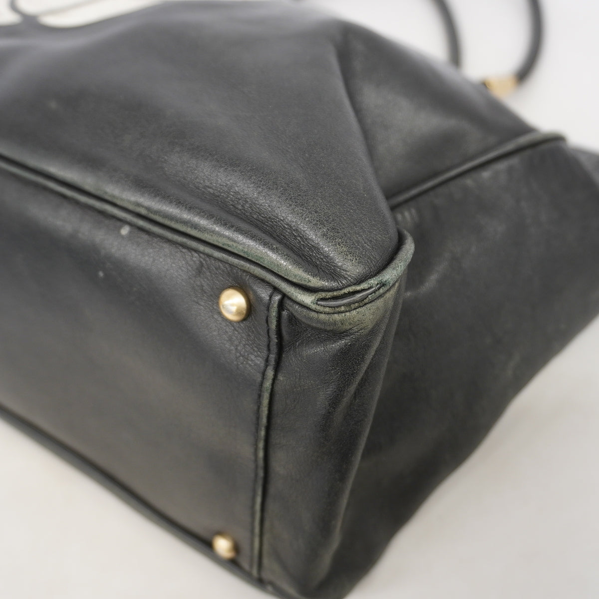 【6ia0680-h】シャネル トートバッグ カメリア ラムスキン ブラック シャンパンゴールド金具【中古】レディース