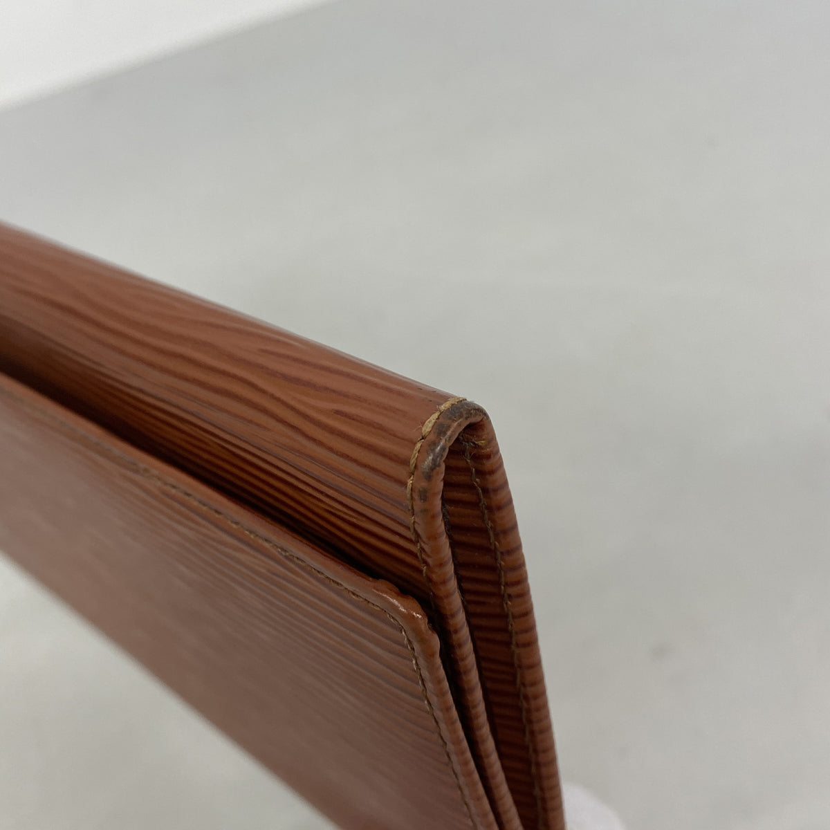 【6ia0700】ルイヴィトン 長札入れ エピ ポルト円3カルトクレディ M63533 ケニアブラウン【中古】メンズ レディース ユニセックス