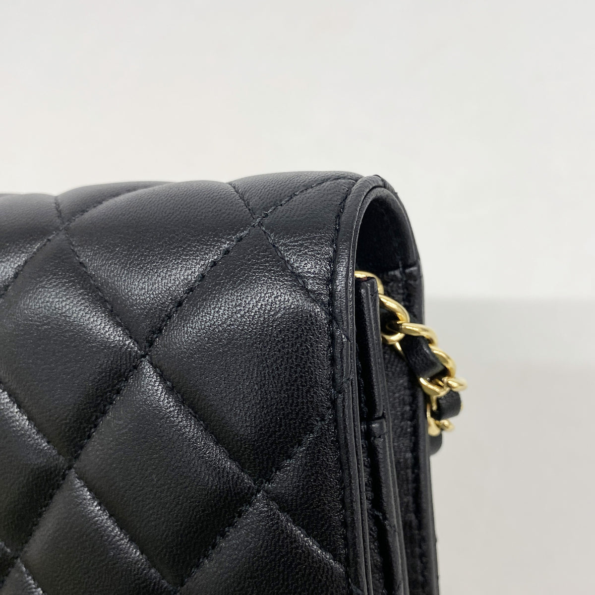 【6ia0724】シャネル ショルダーウォレット マトラッセ チェーンショルダー ラムスキン ブラック ゴールド金具【中古】レディース