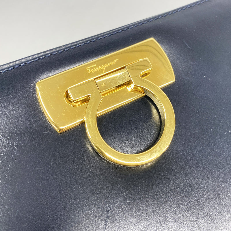 【6ia0732】サルヴァトーレフェラガモ ショルダーバッグ ガンチーニ レザー ネイビー ゴールド金具【中古】レディース