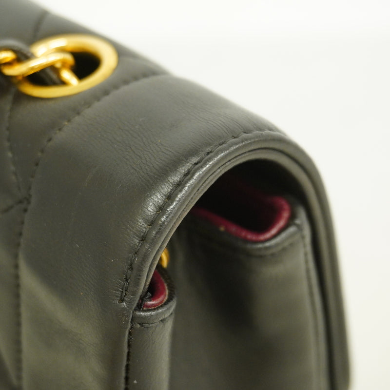 【6ia0810-h】シャネル ショルダーバッグ ダイアナ チェーンショルダー ラムスキン ブラック ゴールド金具【中古】レディース