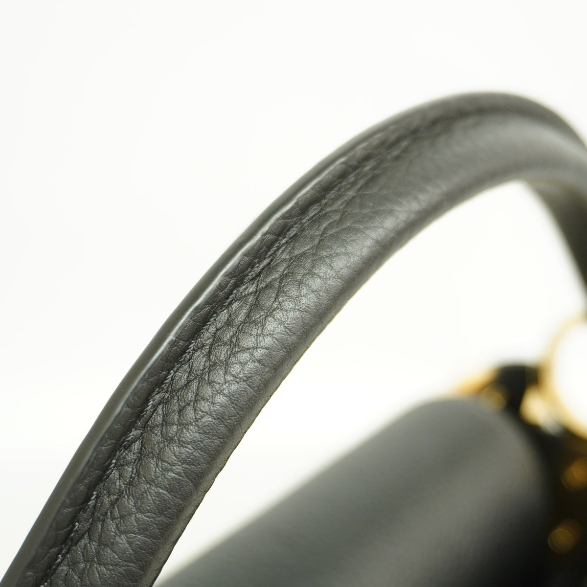 【6ia0812-h】ルイヴィトン ハンドバッグ トリヨン カプシーヌMM M24727 ノワール【中古】レディース