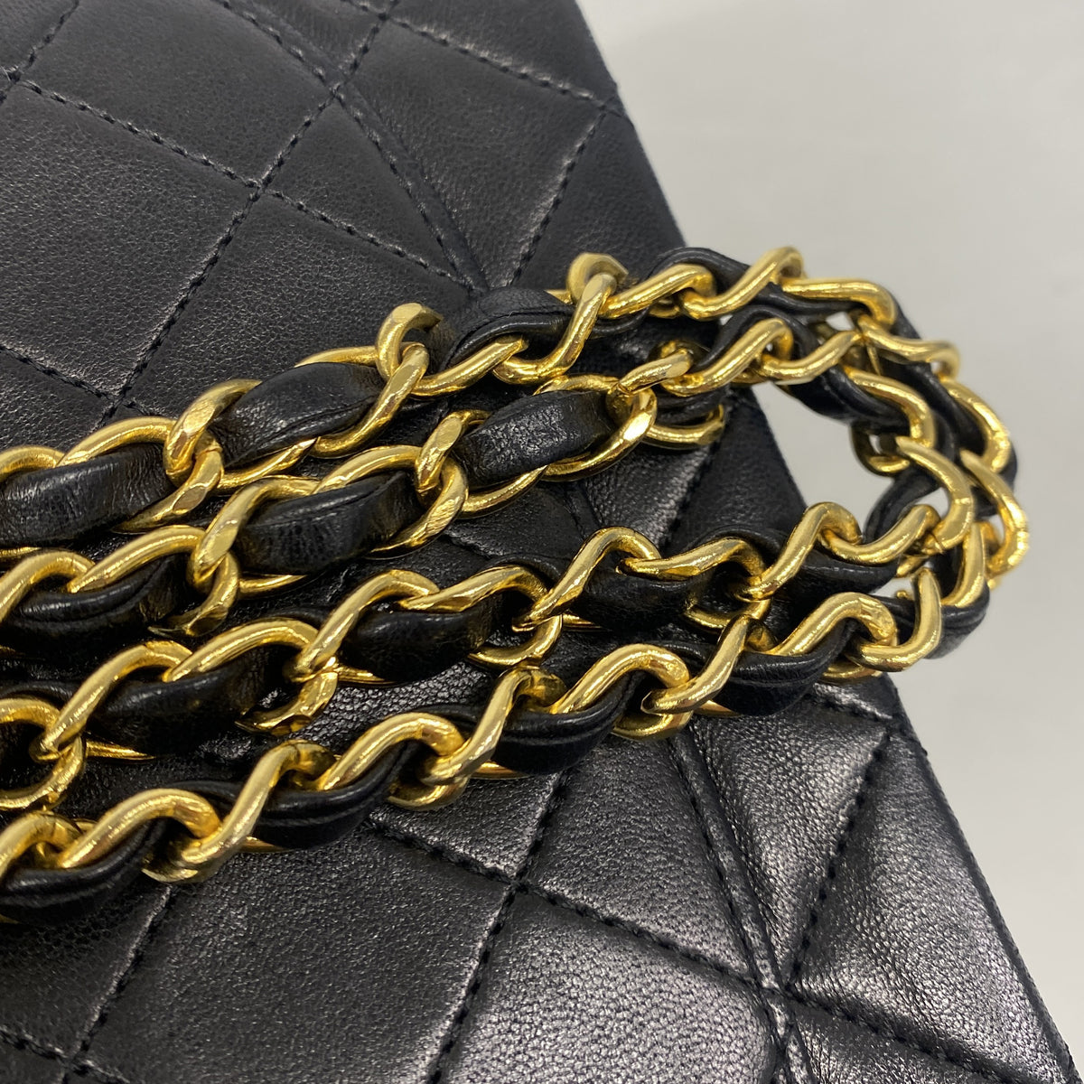 【6ia0848-h】シャネル ショルダーバッグ マトラッセ Wフラップ Wチェーン ラムスキン ブラック ゴールド金具【中古】レディース