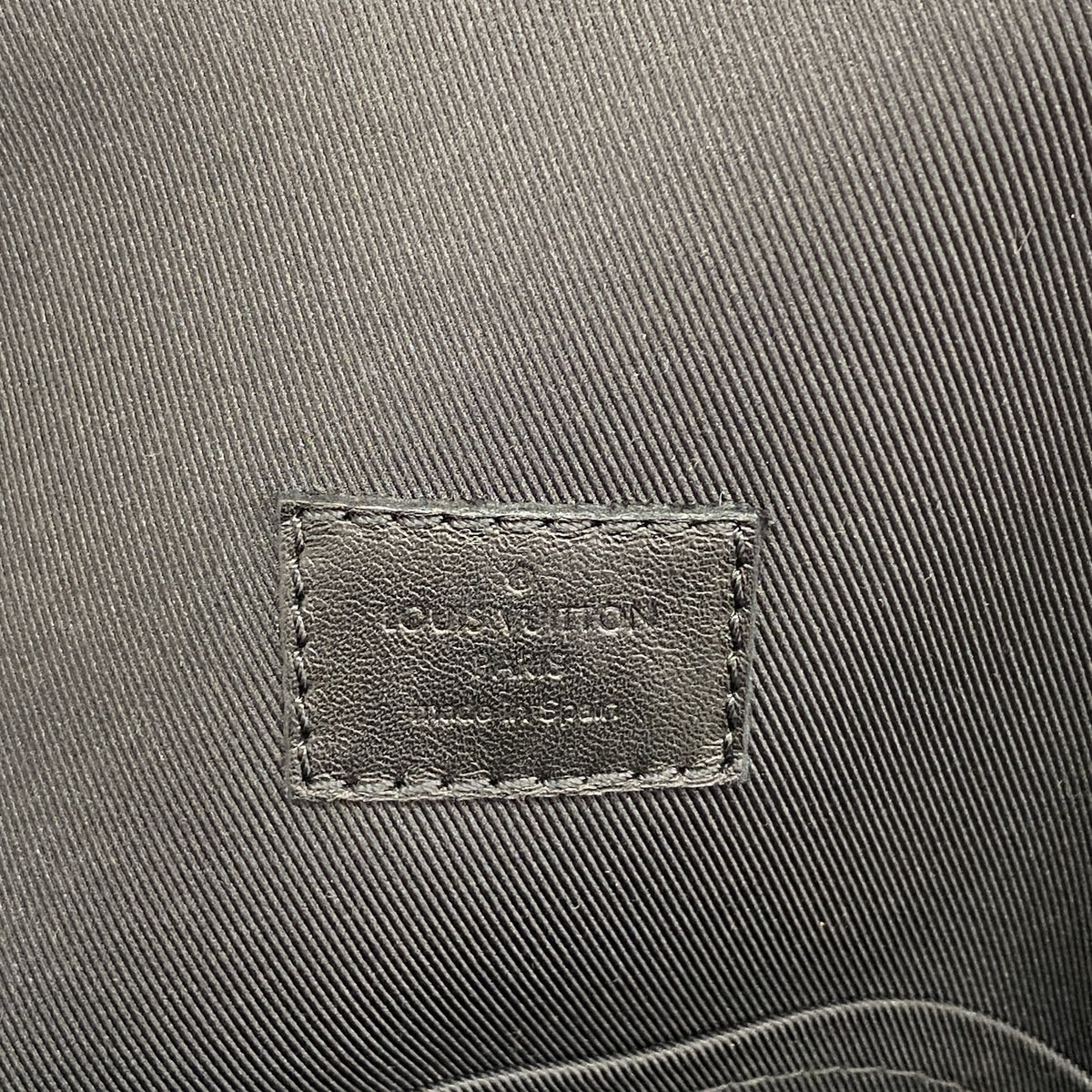 【6ia0853】ルイヴィトン ボディバッグ モノグラム・シャドウ レーサースリングバッグ M46107 ブラック【中古】メンズ