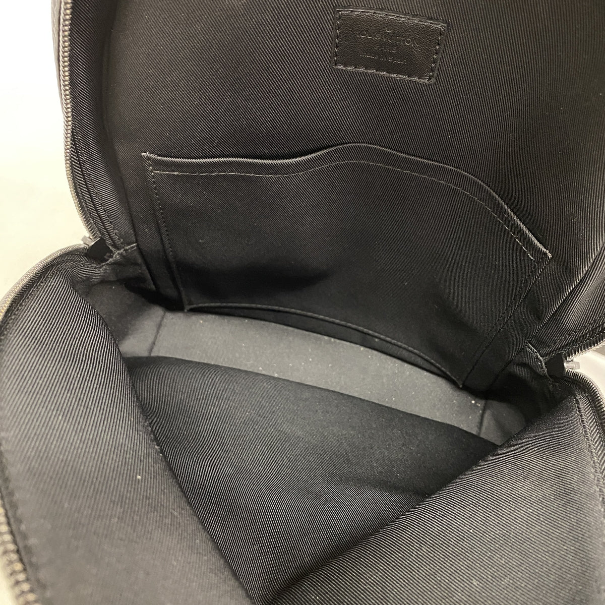 【6ia0853】ルイヴィトン ボディバッグ モノグラム・シャドウ レーサースリングバッグ M46107 ブラック【中古】メンズ