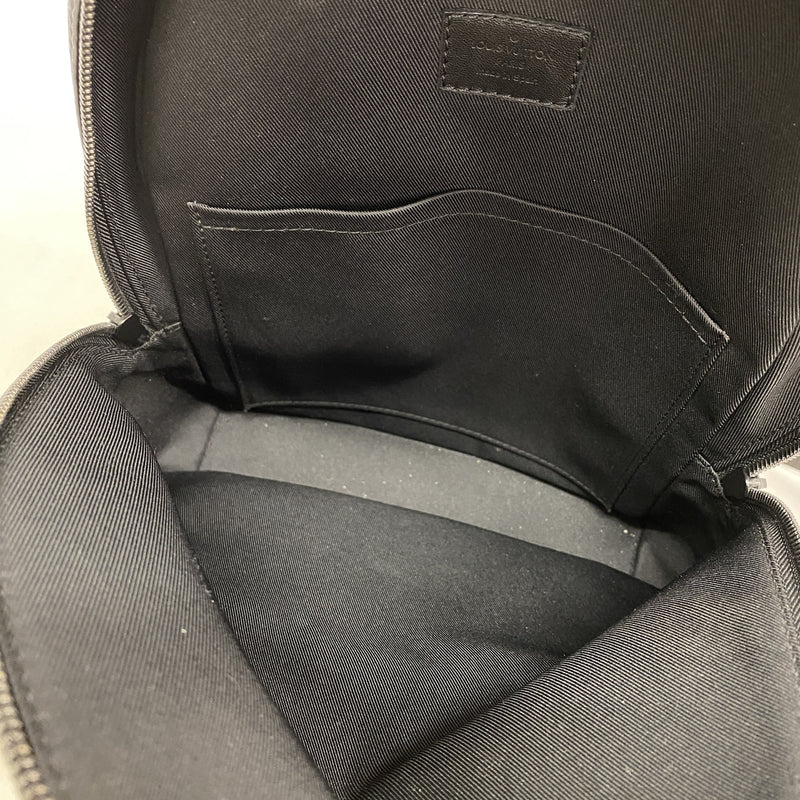【6ia0853】ルイヴィトン ボディバッグ モノグラム・シャドウ レーサースリングバッグ M46107 ブラック【中古】メンズ