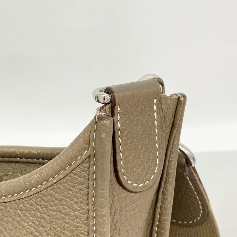 【6ia0873】エルメス ショルダーバッグ エヴリン3PM トリヨンクレマンス エトゥープ シルバー金具 A刻印【中古】レディース
