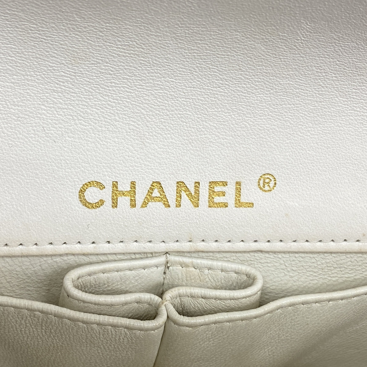 【6ia0875】シャネル ショルダーバッグ チョコバー チェーンショルダー ラムスキン ホワイト ゴールド金具【中古】レディース
