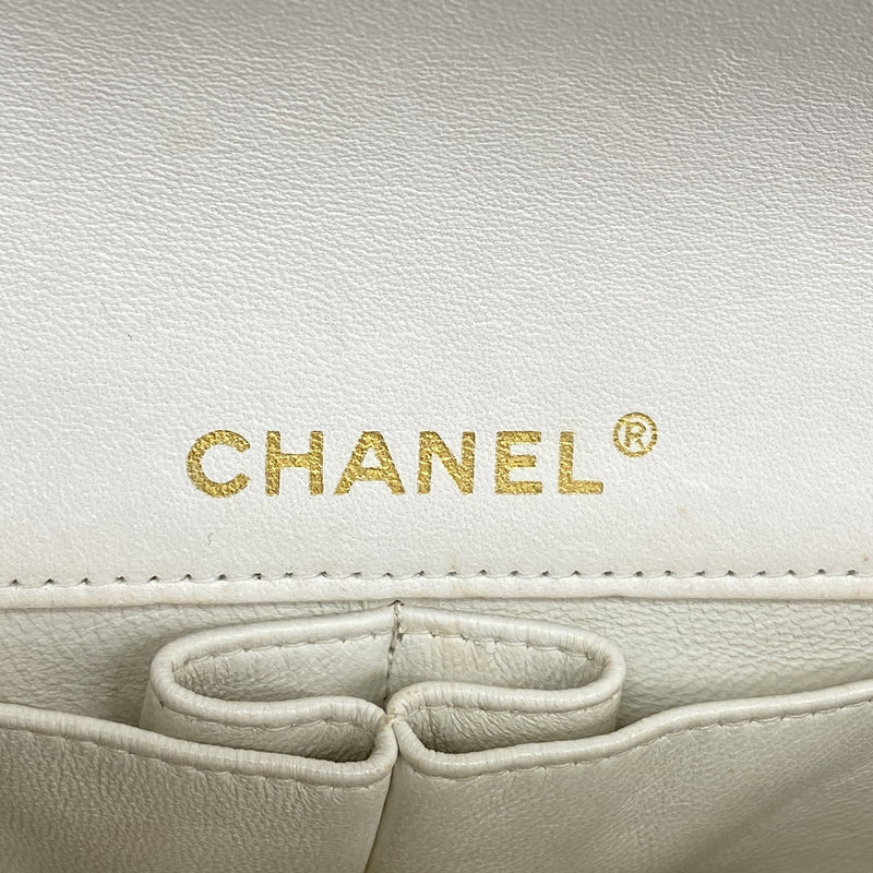 【6ia0875】シャネル ショルダーバッグ チョコバー チェーンショルダー ラムスキン ホワイト ゴールド金具【中古】レディース