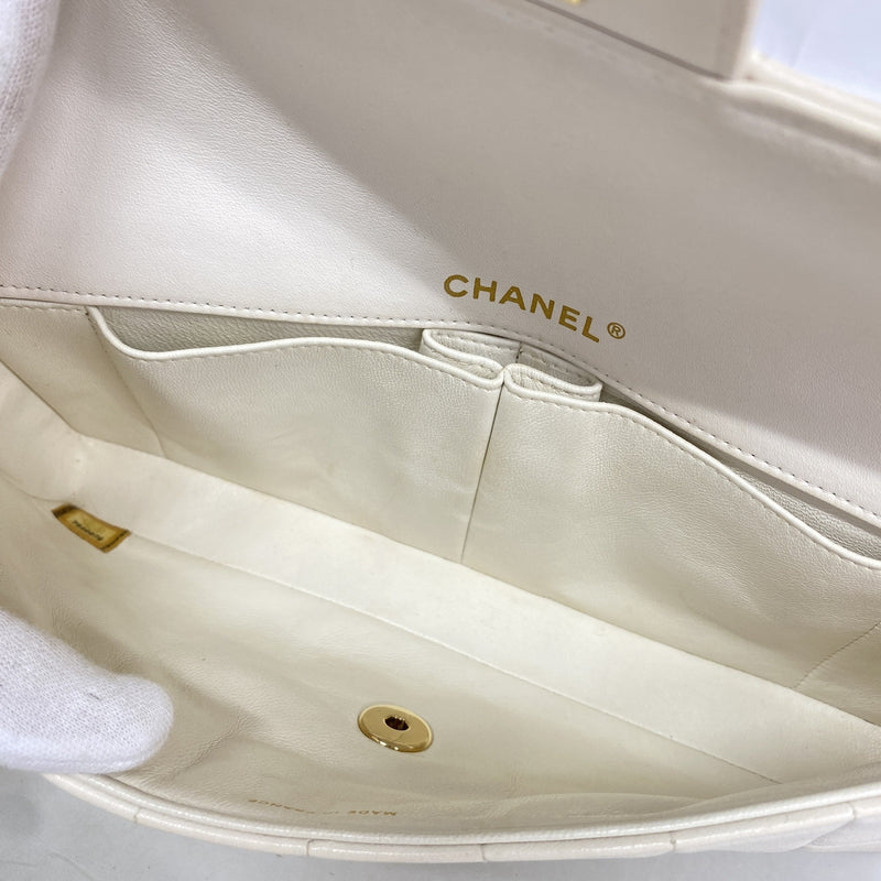 【6ia0875】シャネル ショルダーバッグ チョコバー チェーンショルダー ラムスキン ホワイト ゴールド金具【中古】レディース