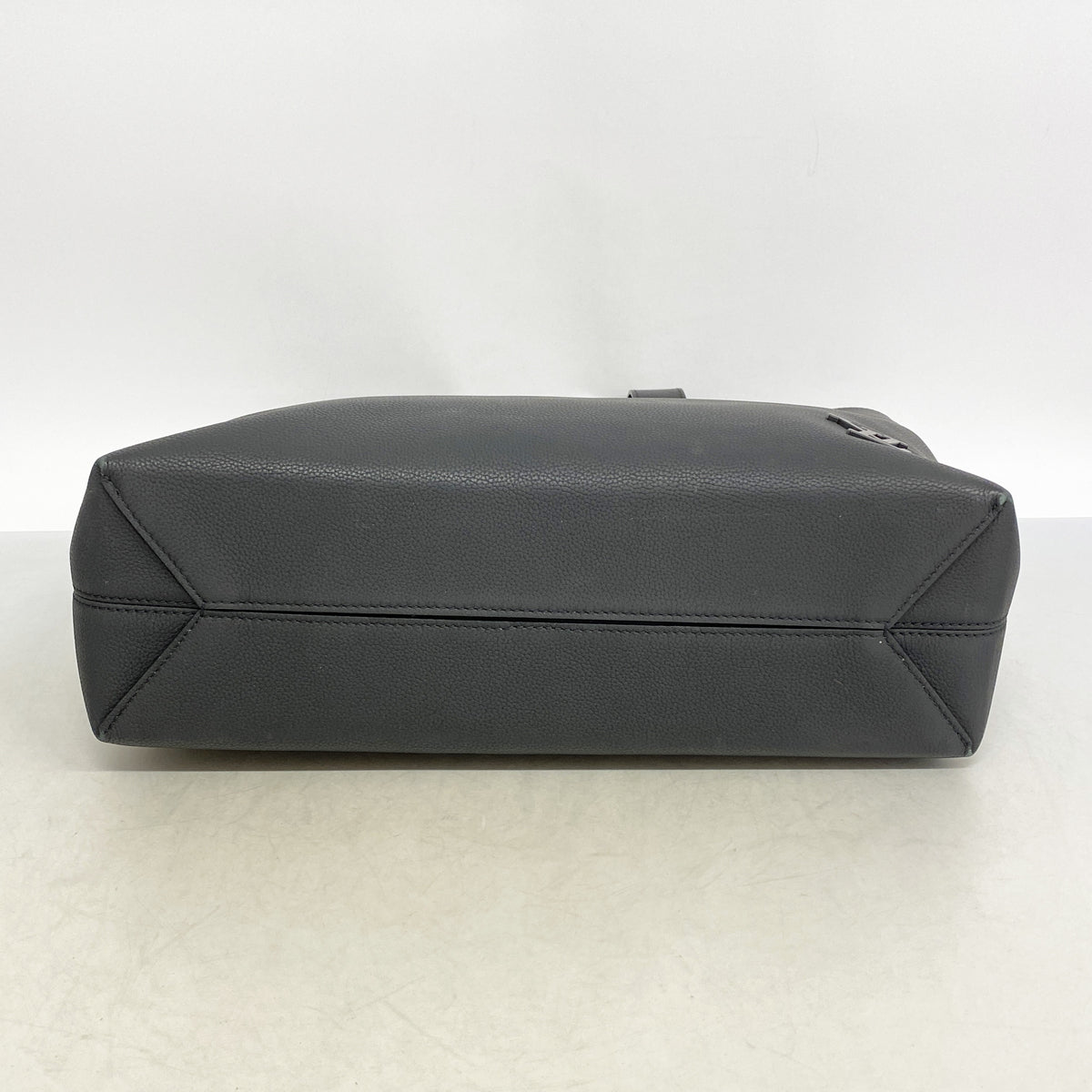 【6ia0913】ルイヴィトン トートバッグ LVアエログラム パイロットトート M24771 ブラック【中古】メンズ