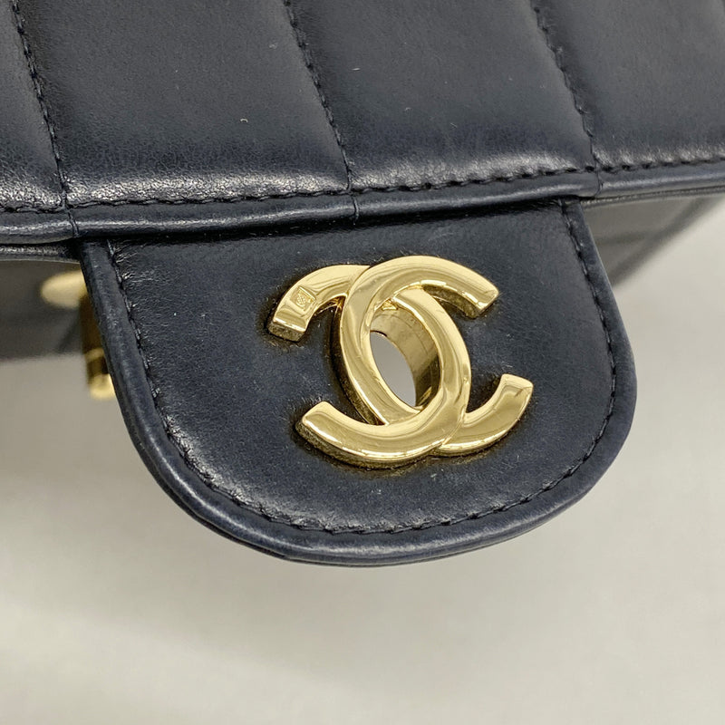 【6ia0938】シャネル ショルダーバッグ チョコバー チェーンショルダー ラムスキン ブラック ゴールド金具【中古】レディース