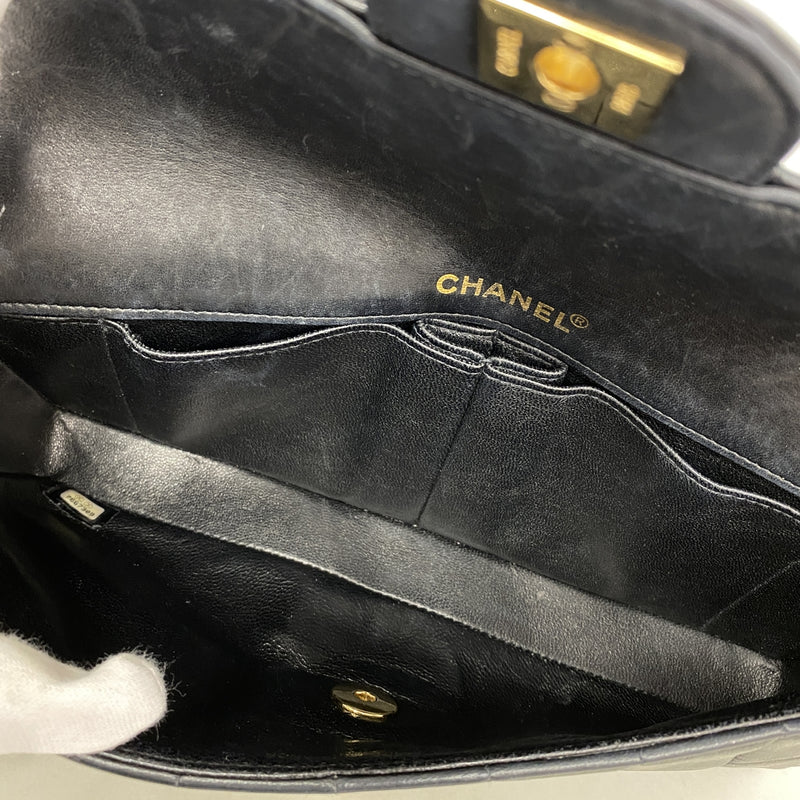 【6ia0938】シャネル ショルダーバッグ チョコバー チェーンショルダー ラムスキン ブラック ゴールド金具【中古】レディース