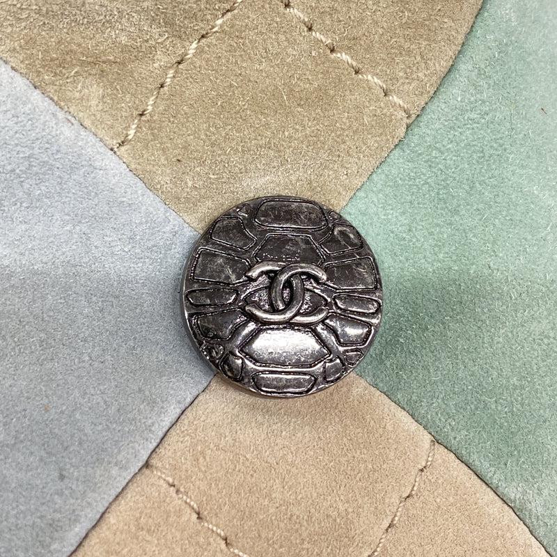【6ia0940】シャネル ショルダーバッグ マトラッセ フリンジ付きチェーンショルダー スウェード ベージュ グリーン ブルー シルバー金具【中古】レディース