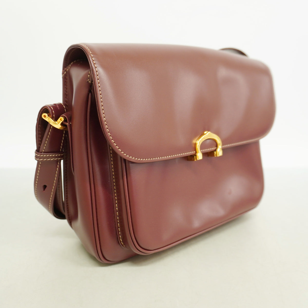 【6ia0972】カルティエ ショルダーバッグ マスト レザー ボルドー ゴールド金具【中古】レディース