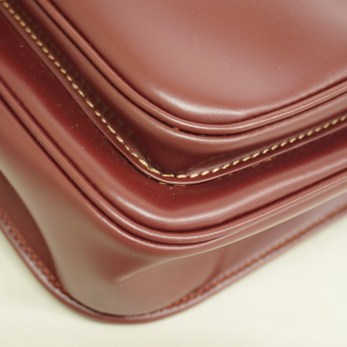 【6ia0972】カルティエ ショルダーバッグ マスト レザー ボルドー ゴールド金具【中古】レディース