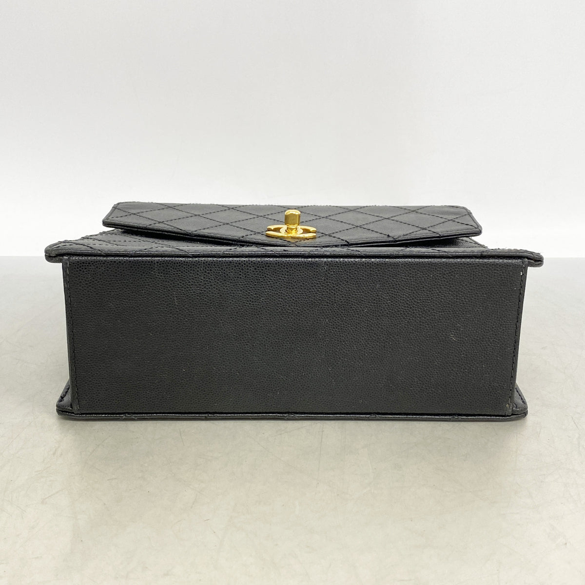 【6ia0983】シャネル ショルダーバッグ マトラッセ チェーンショルダー キャビアスキン ブラック ゴールド金具【中古】レディース