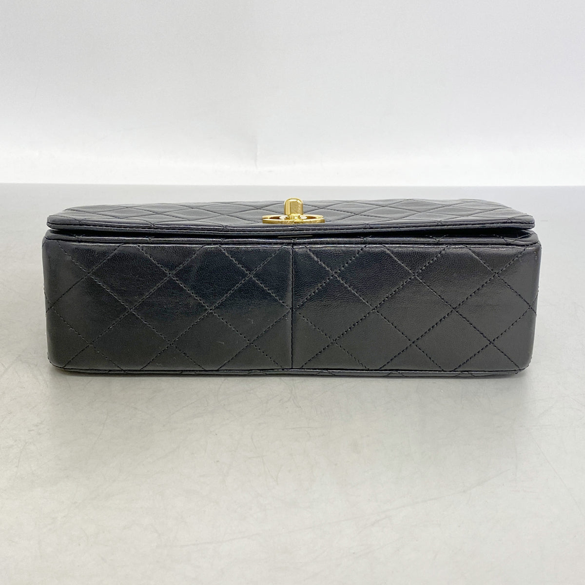 【6ia0985】シャネル ショルダーバッグ マトラッセ チェーンショルダー ラムスキン ブラック ゴールド金具【中古】レディース