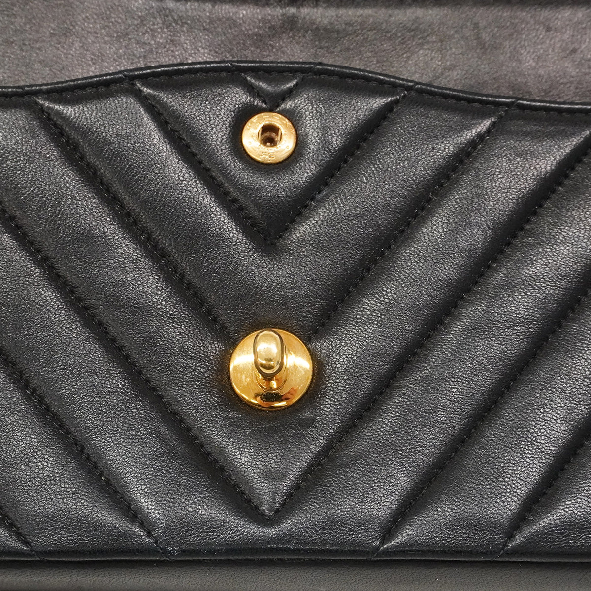 【6ia1078】シャネル ショルダーバッグ Vステッチ Wフラップ Wチェーン ラムスキン ブラック ゴールド金具【中古】レディース