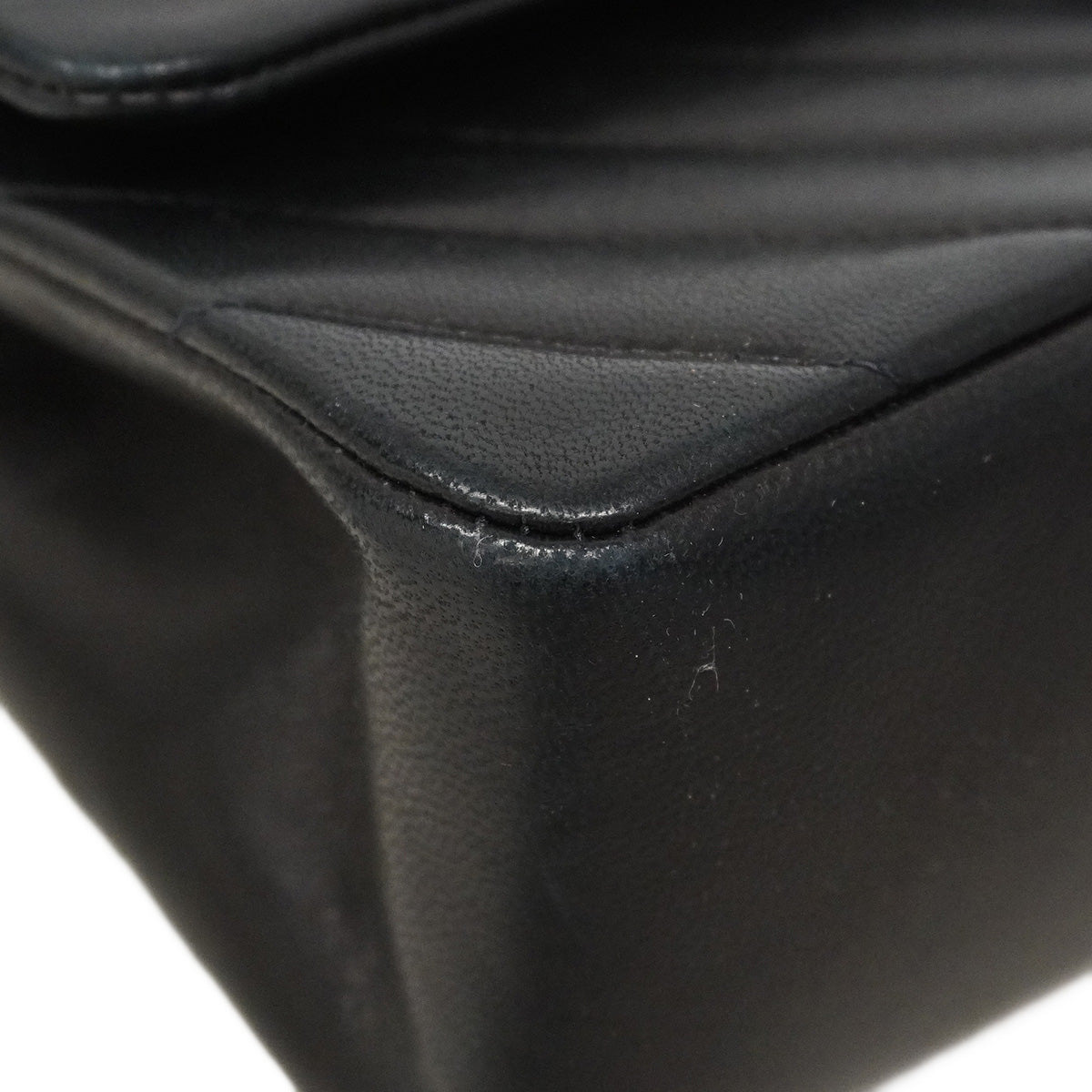 【6ia1078】シャネル ショルダーバッグ Vステッチ Wフラップ Wチェーン ラムスキン ブラック ゴールド金具【中古】レディース