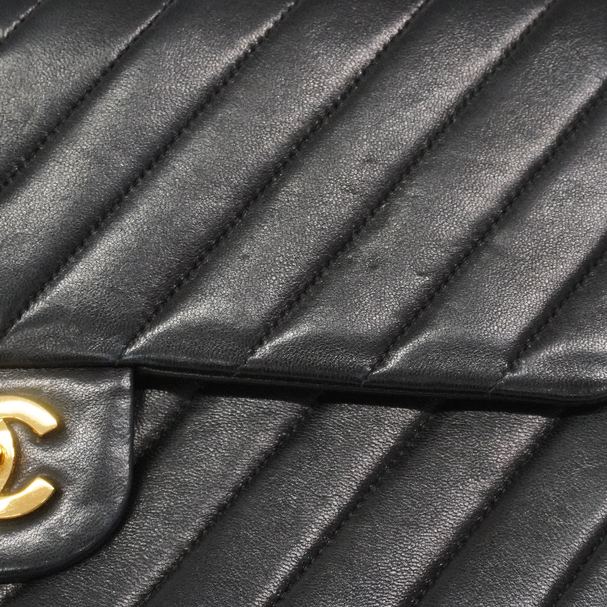 【6ia1078】シャネル ショルダーバッグ Vステッチ Wフラップ Wチェーン ラムスキン ブラック ゴールド金具【中古】レディース