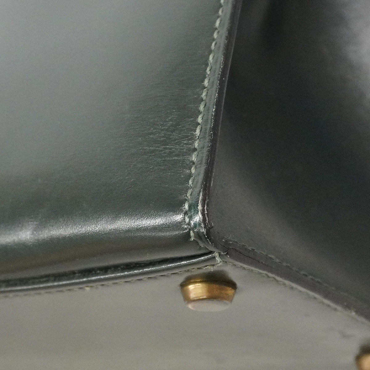 【6ia1082】エルメス ハンドバッグ ケリー28 ボックスカーフ グリーン ゴールド金具 ○Q刻印【中古】レディース