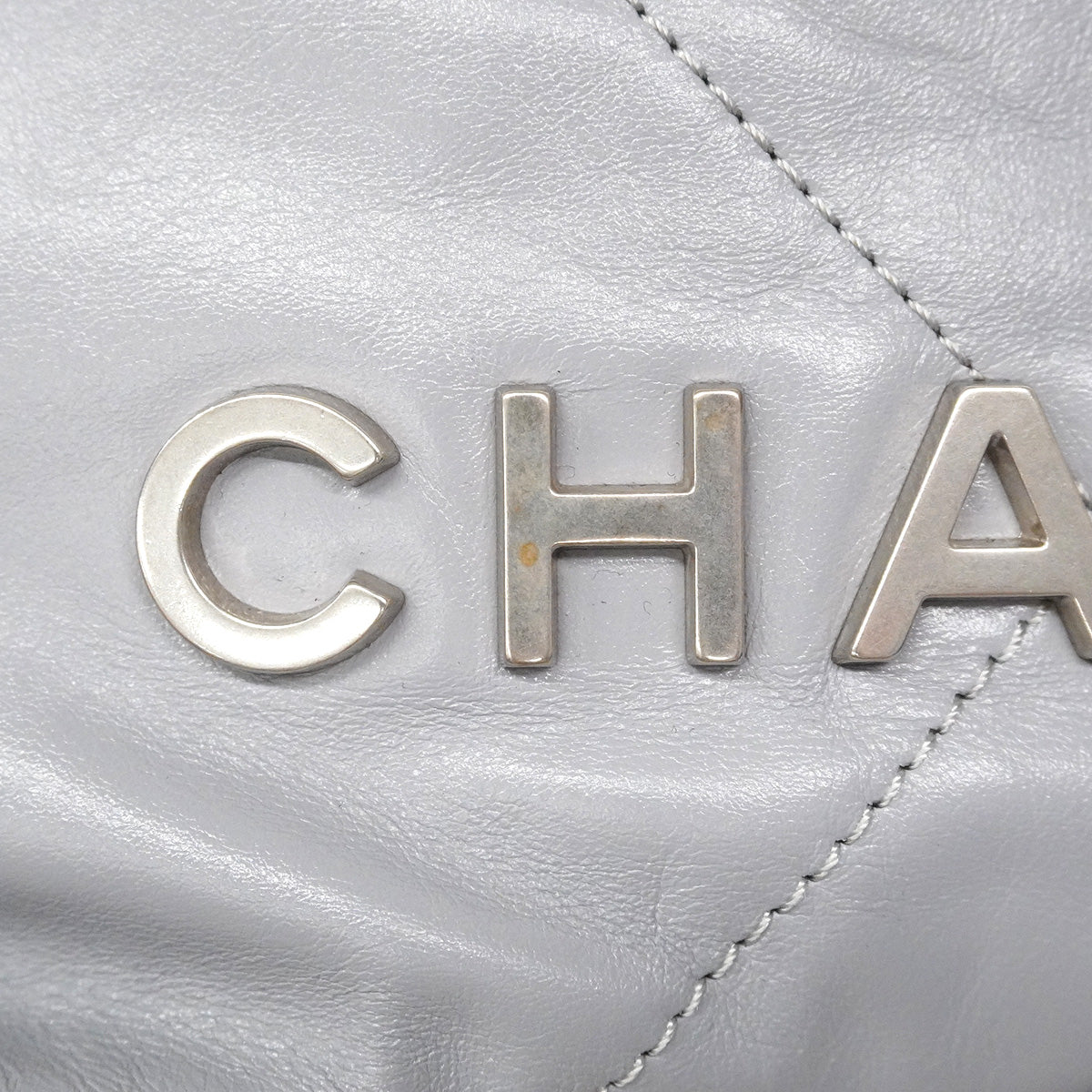 【6ia1101】シャネル ショルダーバッグ チェーンショルダー シャネル22ミニ グレー シルバー金具【中古】レディース