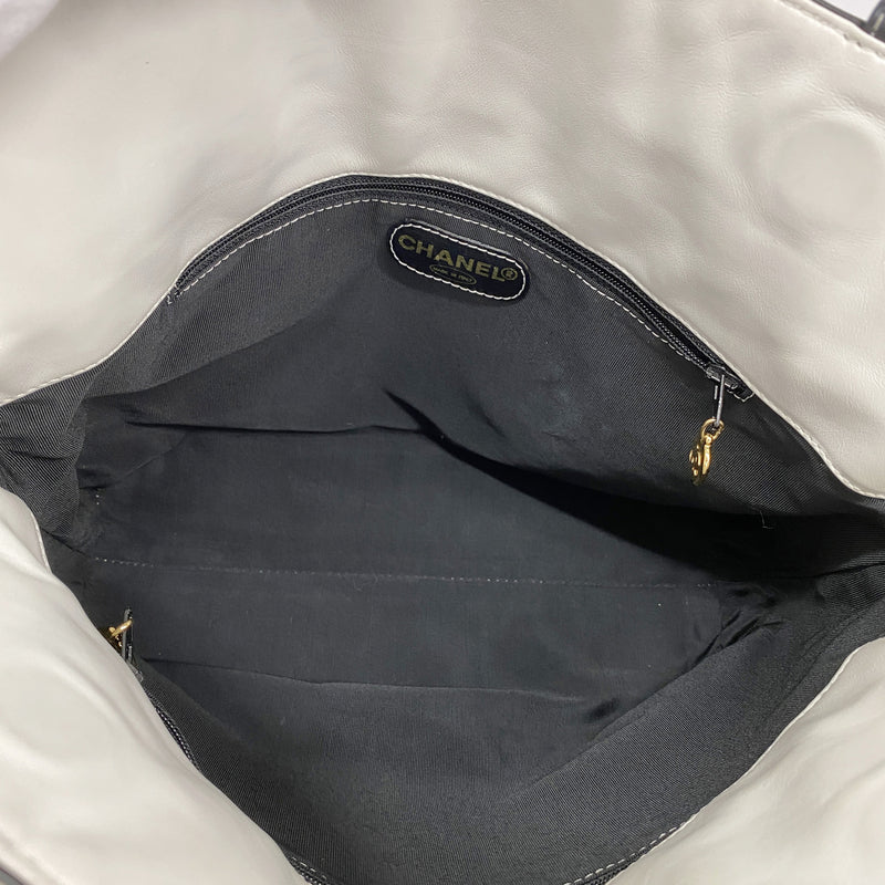 【6ia1123】シャネル トートバッグ ラムスキン ホワイト ブラック ゴールド金具【中古】レディース