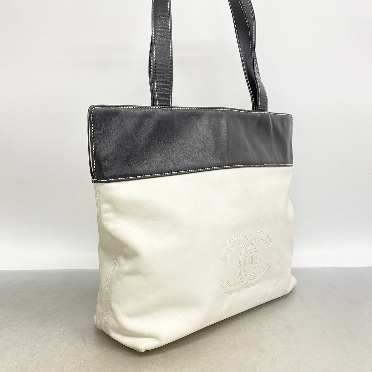 【6ia1123】シャネル トートバッグ ラムスキン ホワイト ブラック ゴールド金具【中古】レディース