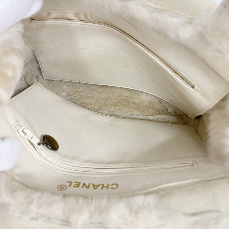 【6ia1124】シャネル ハンドバッグ ムートン ベージュ ゴールド金具【中古】レディース