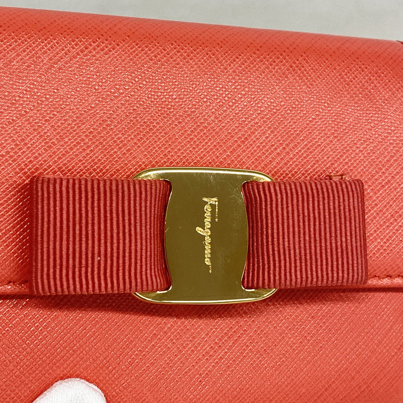 【6ia1180】サルヴァトーレフェラガモ 財布 ヴァラ レザー サーモンピンク ゴールド金具【中古】レディース