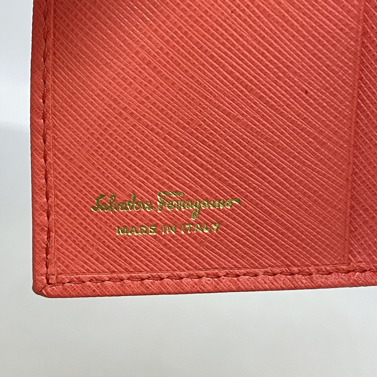 【6ia1180】サルヴァトーレフェラガモ 財布 ヴァラ レザー サーモンピンク ゴールド金具【中古】レディース