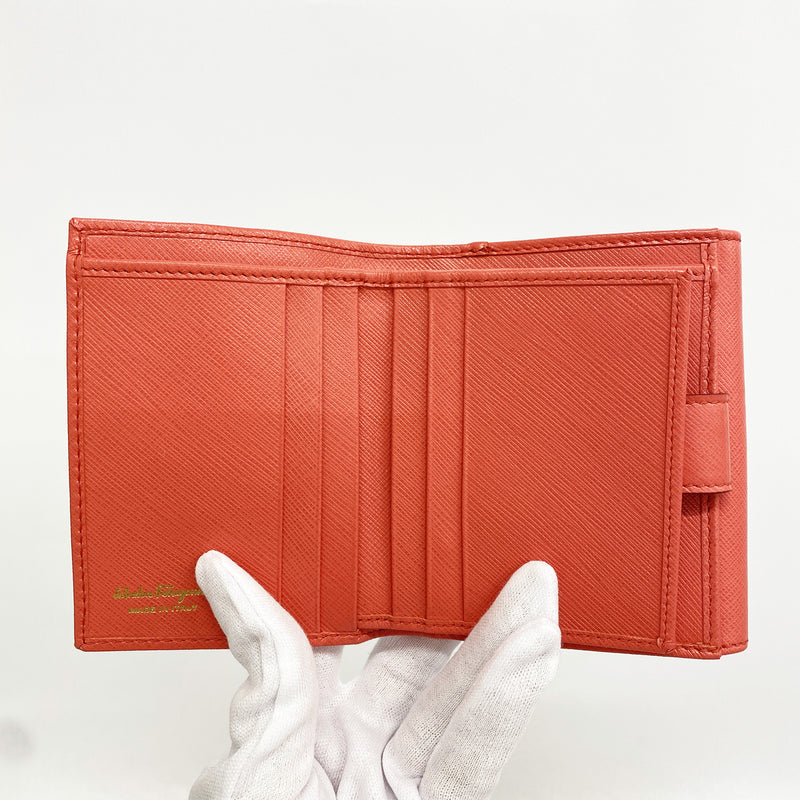 【6ia1180】サルヴァトーレフェラガモ 財布 ヴァラ レザー サーモンピンク ゴールド金具【中古】レディース