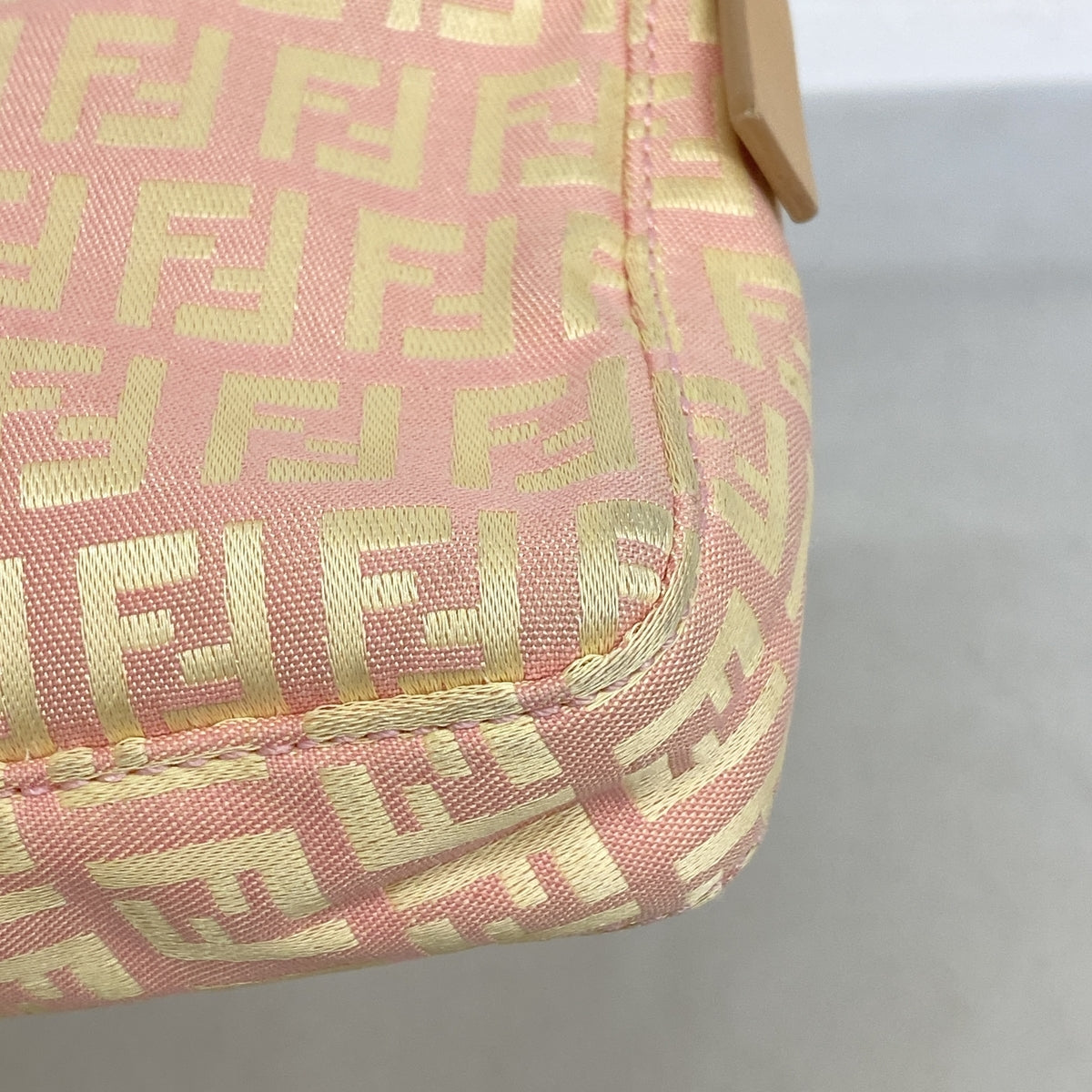 【6ia1209】フェンディ ハンドバッグ ズッキーノ ナイロンキャンバス ピンク シャンパンゴールド金具【中古】レディース
