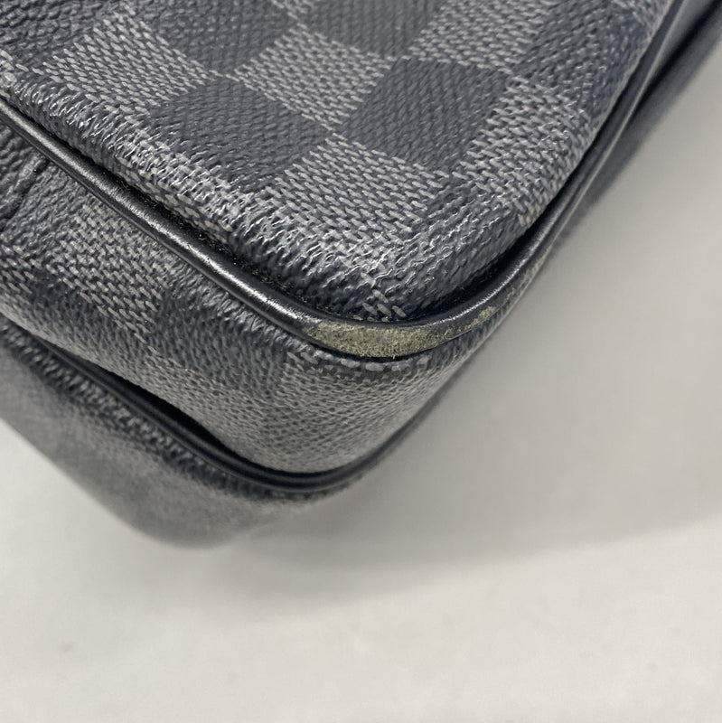 【6ib1225】ルイヴィトン ショルダーバッグ ダミエ・グラフィット イオ N45252 ブラック グレー【中古】メンズ