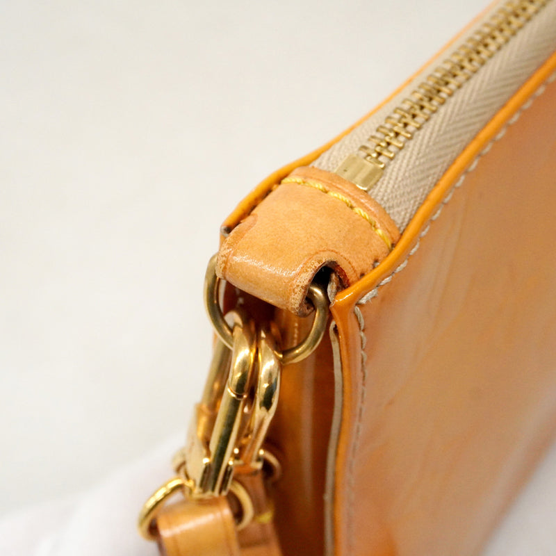 【6ib1254】ルイヴィトン ポーチ ヴェルニ レキシントン M91010 ベージュ【中古】レディース