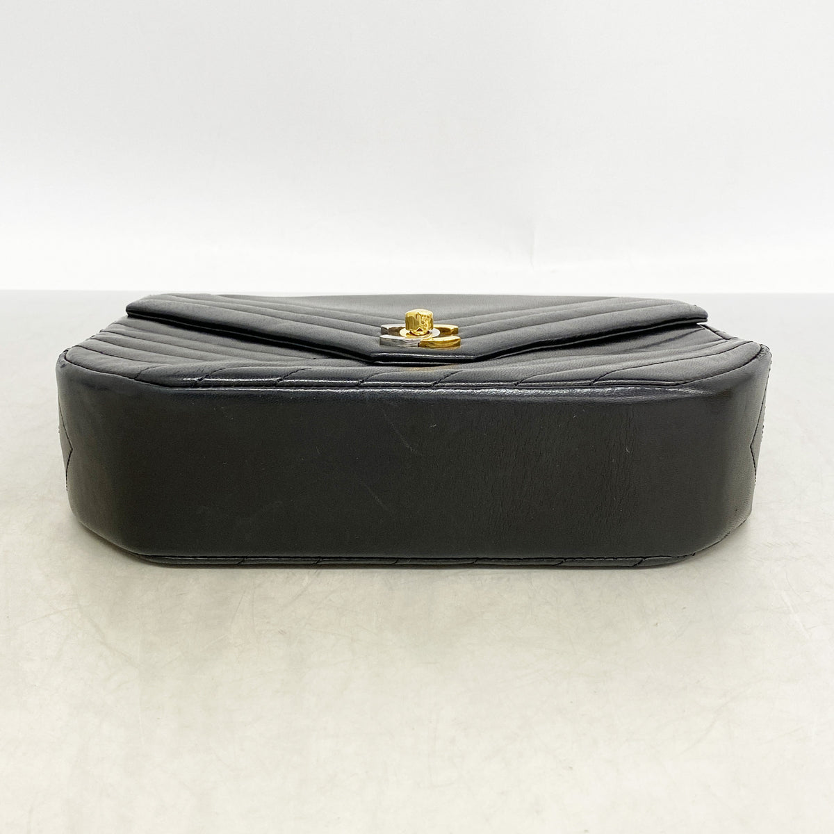 【6ib1365】シャネル ショルダーバッグ Vステッチ Wチェーン パリ限定 ラムスキン ブラック ゴールド/シルバー金具【中古】レディース