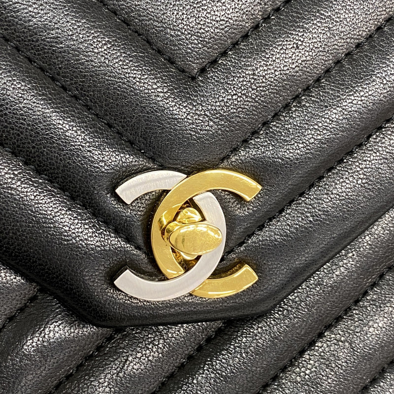 【6ib1365】シャネル ショルダーバッグ Vステッチ Wチェーン パリ限定 ラムスキン ブラック ゴールド/シルバー金具【中古】レディース