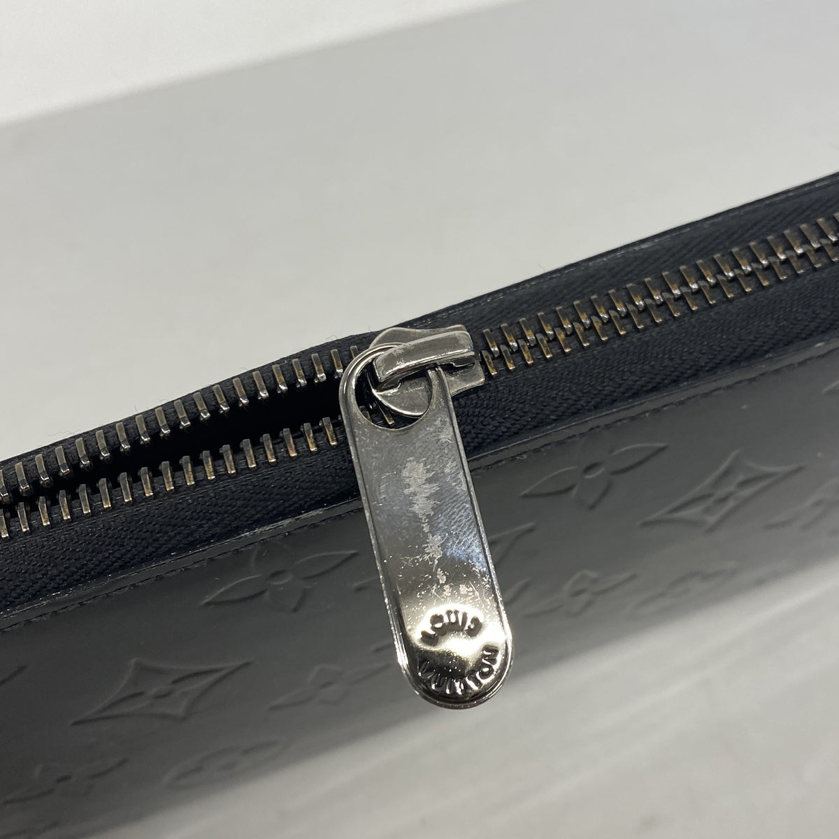 【6ib1385】ルイヴィトン 長財布 ヴェルニ ジッピーウォレット M90075 ノワールマニエティック【中古】メンズ