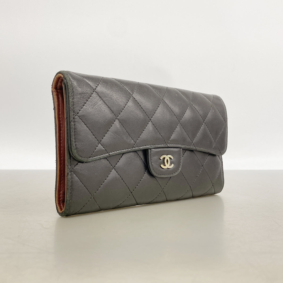 【6ib1396】シャネル 三つ折り長財布 マトラッセ ラムスキン ブラック シルバー金具【中古】レディース