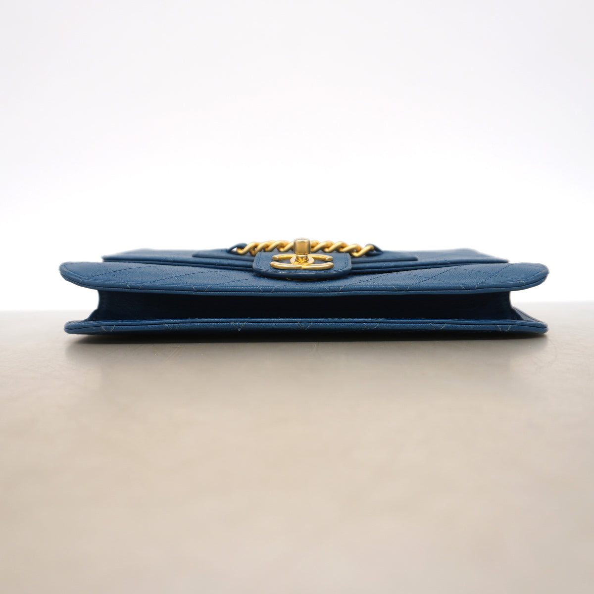 【6ib1398】シャネル ショルダーバッグ マトラッセ チェーンショルダー レザー ブルー ゴールド金具【中古】レディース
