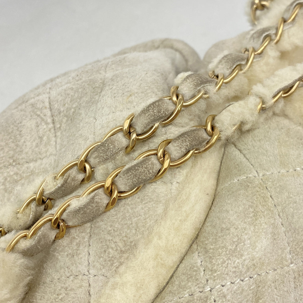 【6ib1442】シャネル ショルダーバッグ マトラッセ チェーンショルダー ファー グレー ゴールド金具【中古】レディース