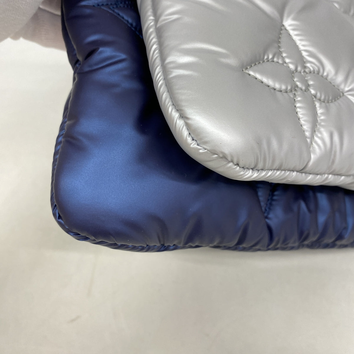 【6ib1475】ルイヴィトン ショルダーバッグ LVピロー マキシミュルティポシェットアクセソワール M21057 ネイビー シルバー【中古】レディース