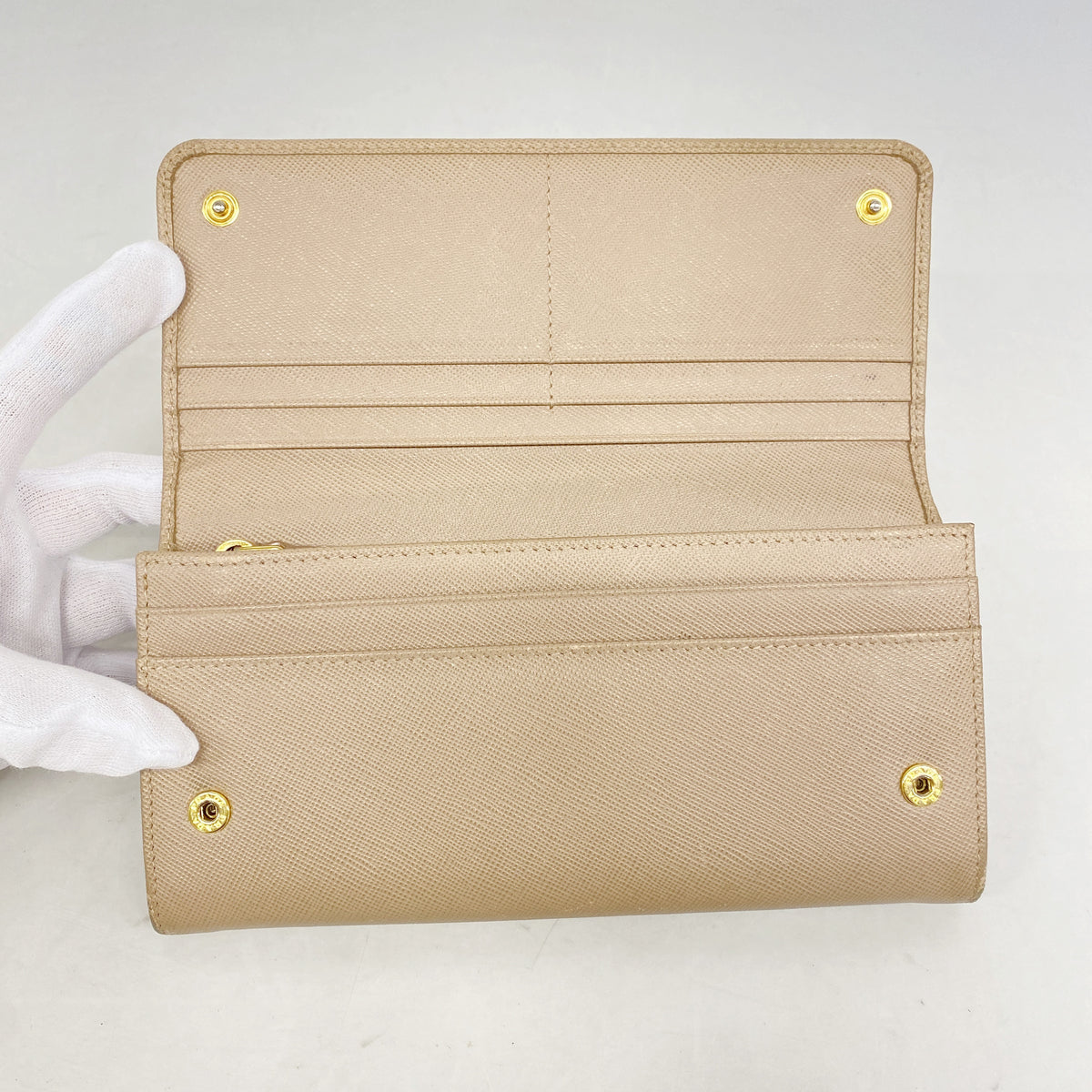 【6ib1479】プラダ 長財布 レザー ベージュ ゴールド金具【中古】レディース