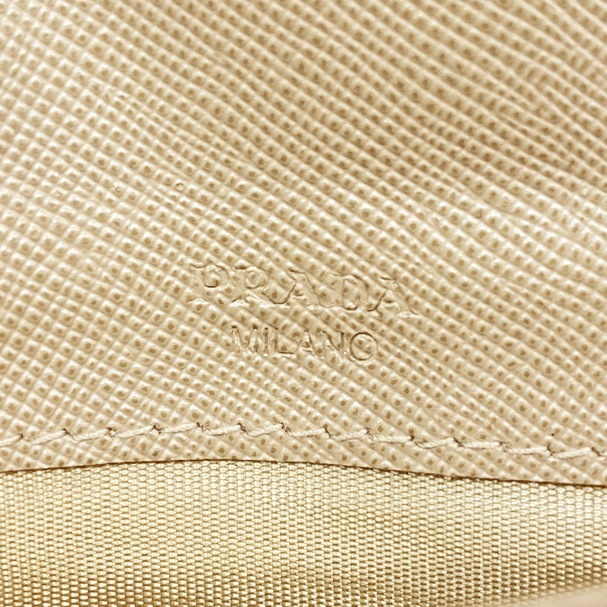 【6ib1479】プラダ 長財布 レザー ベージュ ゴールド金具【中古】レディース