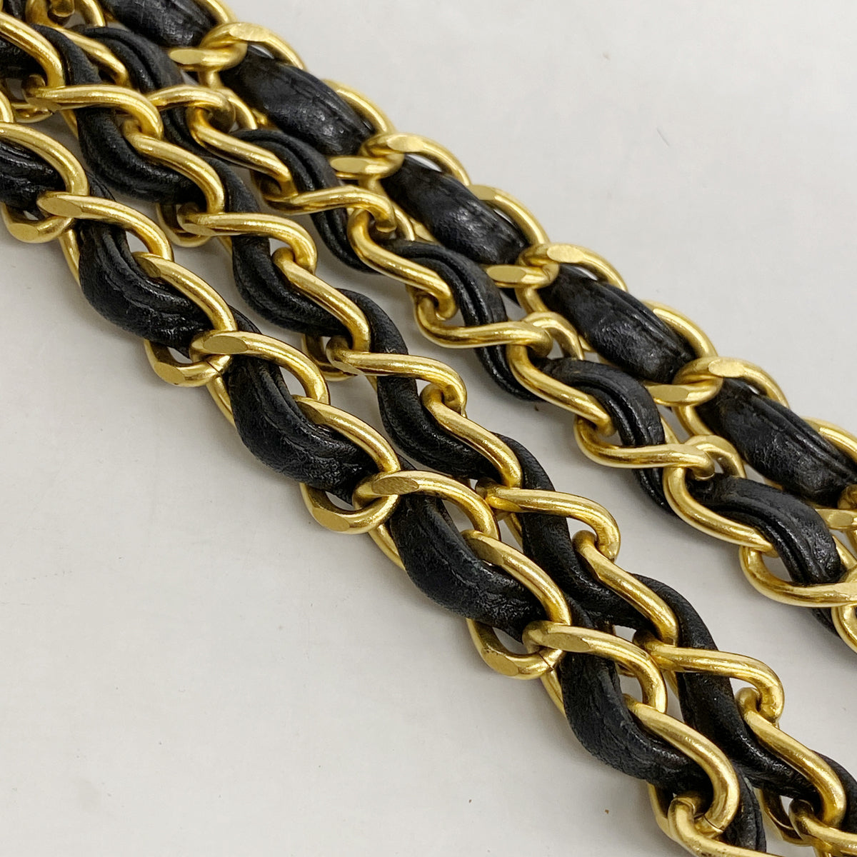 【6ib1558】シャネル ショルダーバッグ マトラッセ チェーンショルダー キャビアスキン ブラック ゴールド金具【中古】レディース