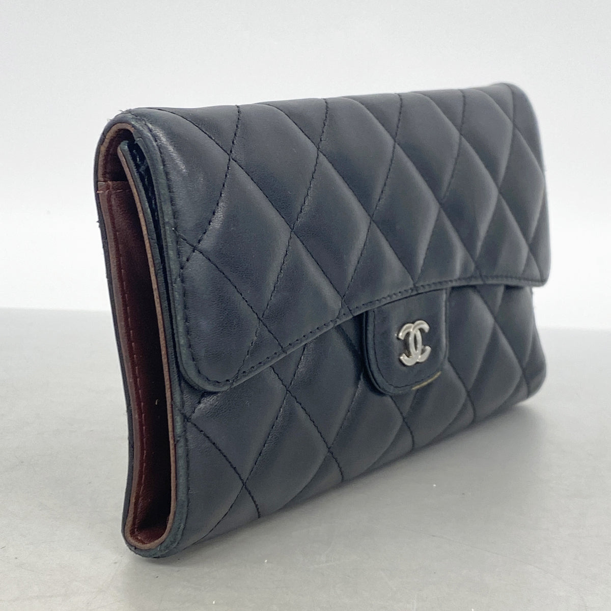 【6ib1769】シャネル 三つ折り長財布 マトラッセ ラムスキン ブラック シルバー金具【中古】レディース